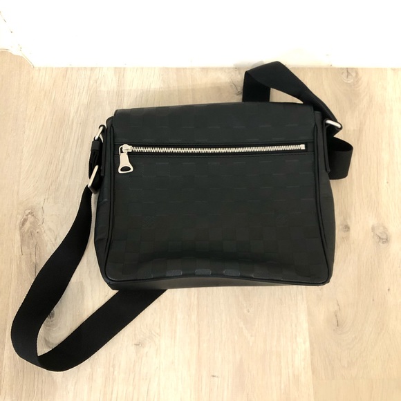Louis Vuitton District MM Damier Infini Shoulder - Picture 1 of 4